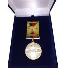 Медаль с удостоверением в футляре Collection Доброволец АТО 100x32 мм Золотистый (hub_xveqzl), купити в Україні, зображення 4