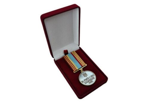 Медаль с документом Collection За участие в боях Бахмутский рубеж в футляре 35 мм Серебристый (hub_8uta98), фото 1